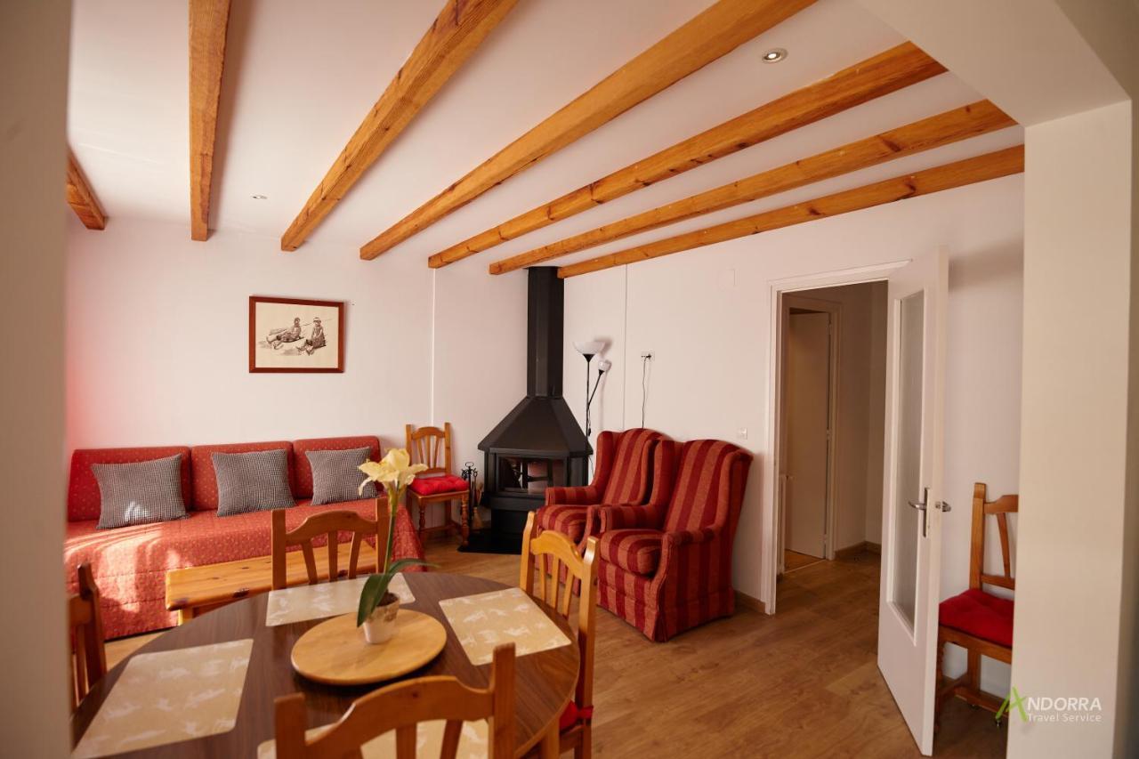 Chalet Font