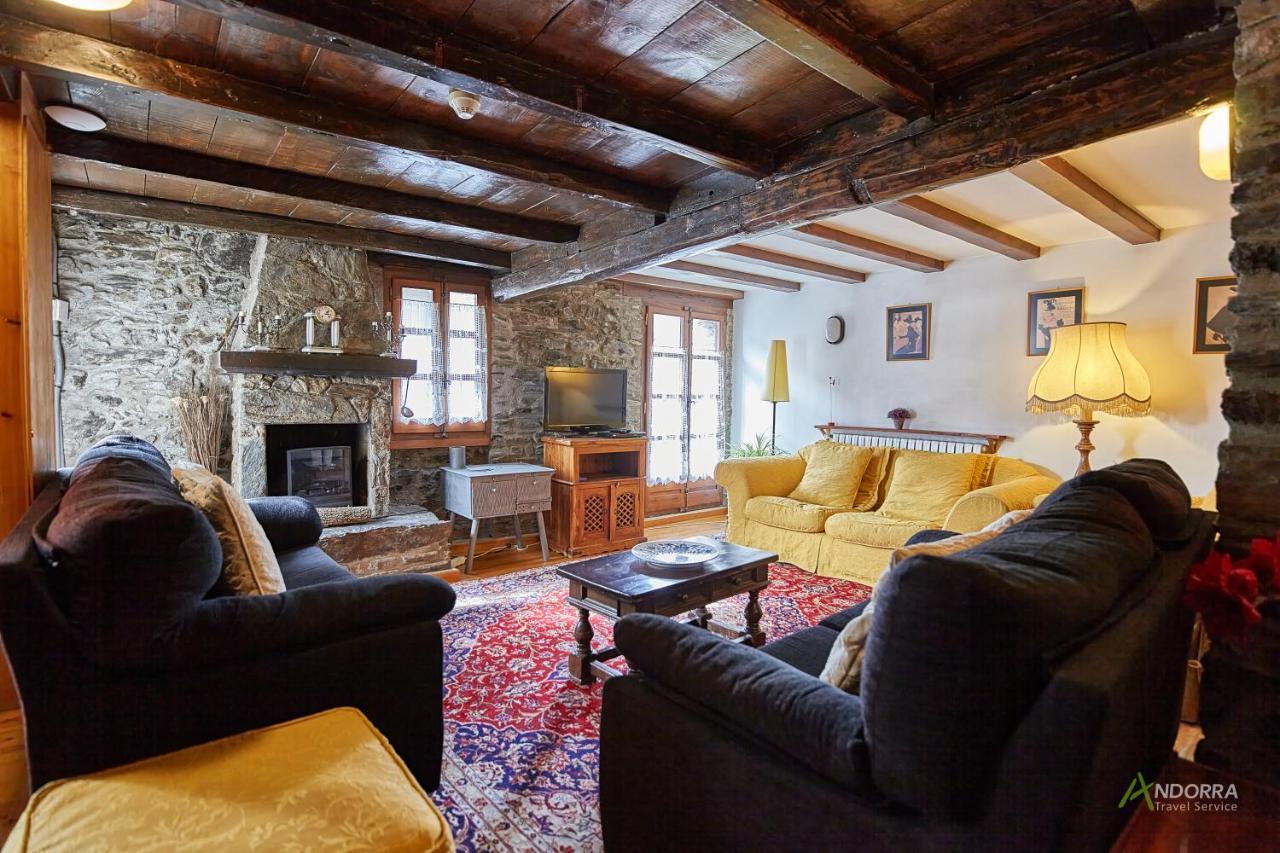 Chalet Font *