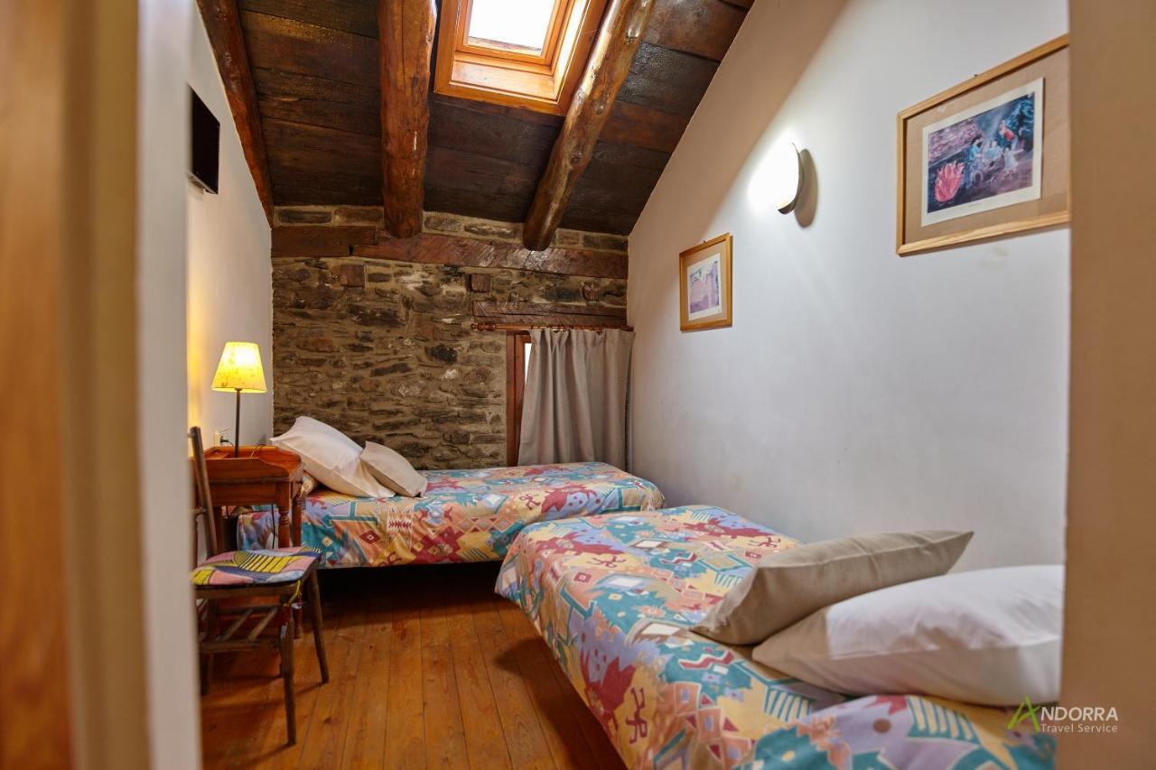 Chalet Font *
