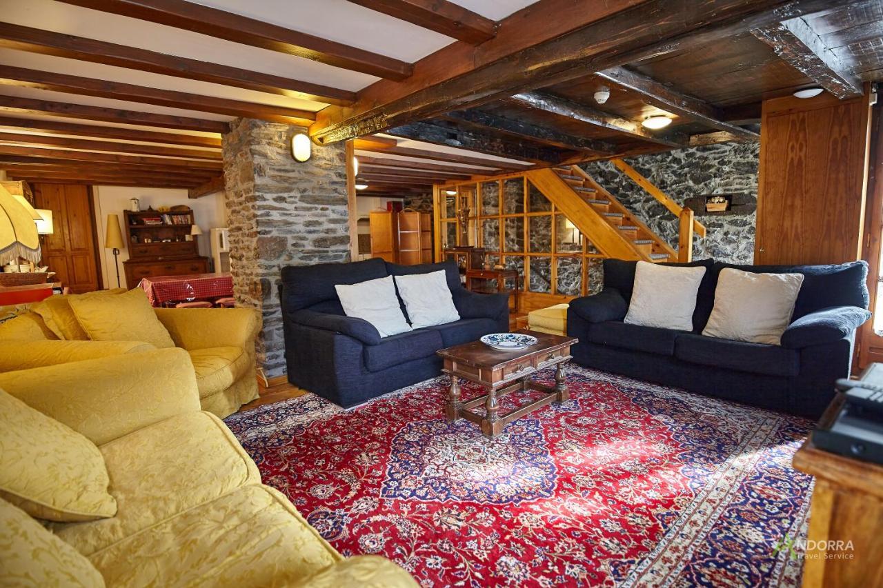 Chalet Font *
