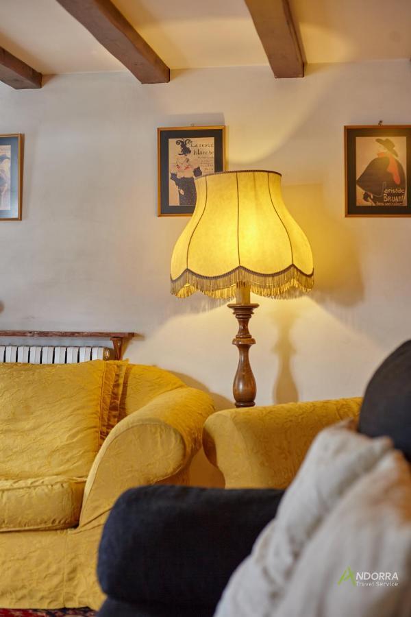 Chalet Font *