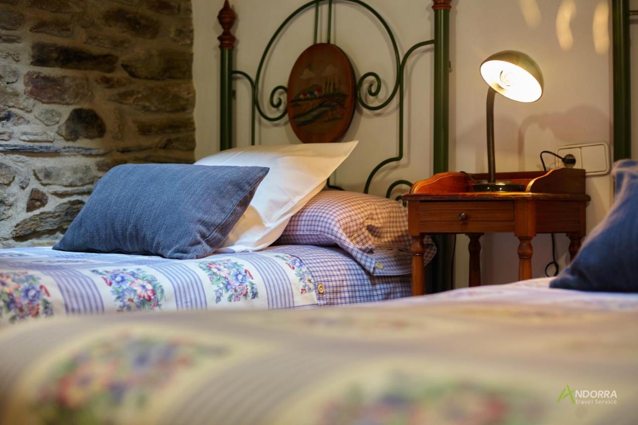 Chalet Font *