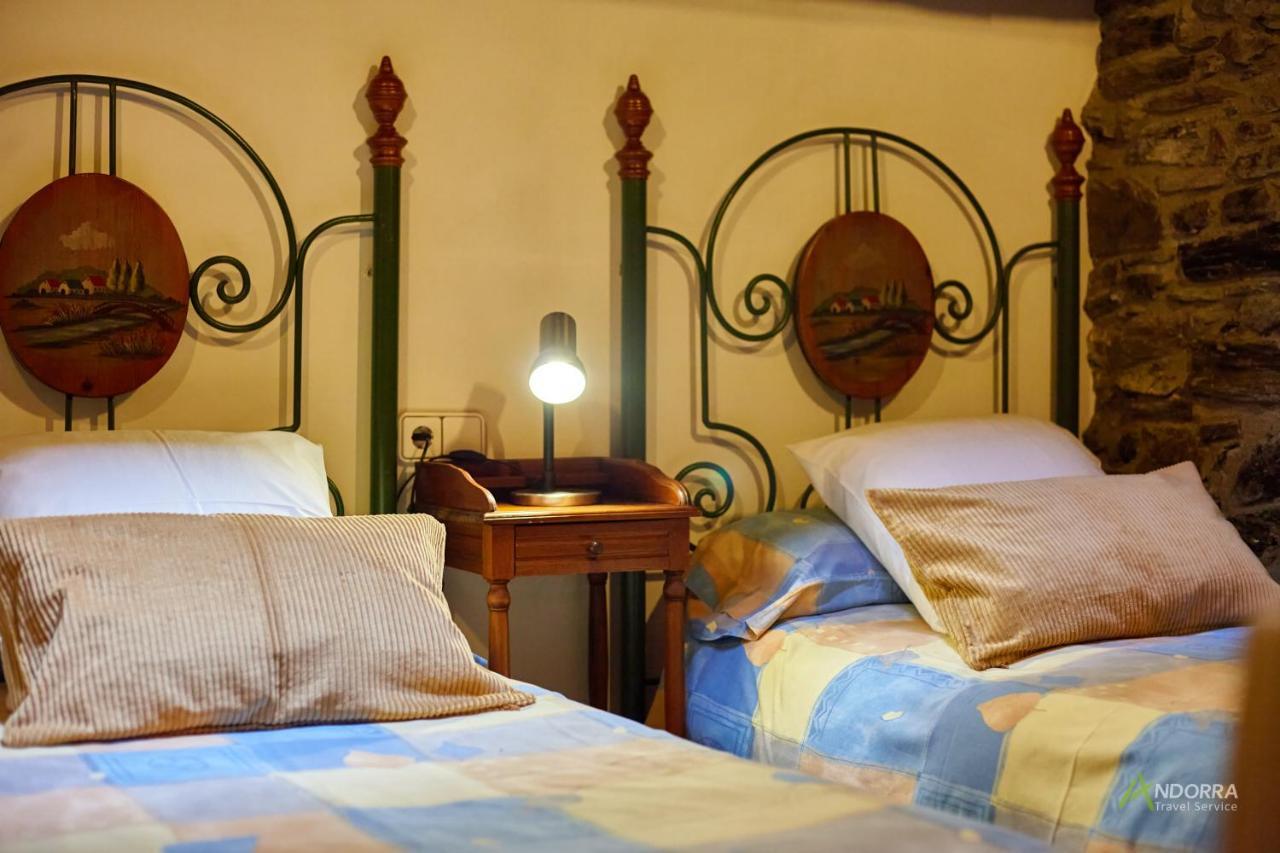 Chalet Font *